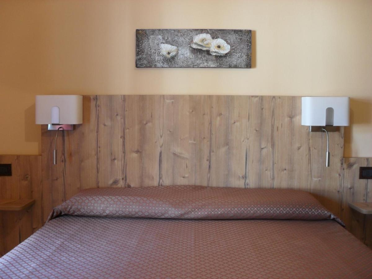 Ristorante Albergo Da Maurizio Cravanzana Exteriér fotografie
