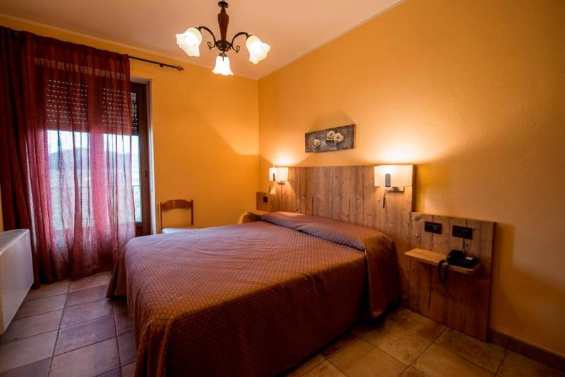 Ristorante Albergo Da Maurizio Cravanzana Exteriér fotografie