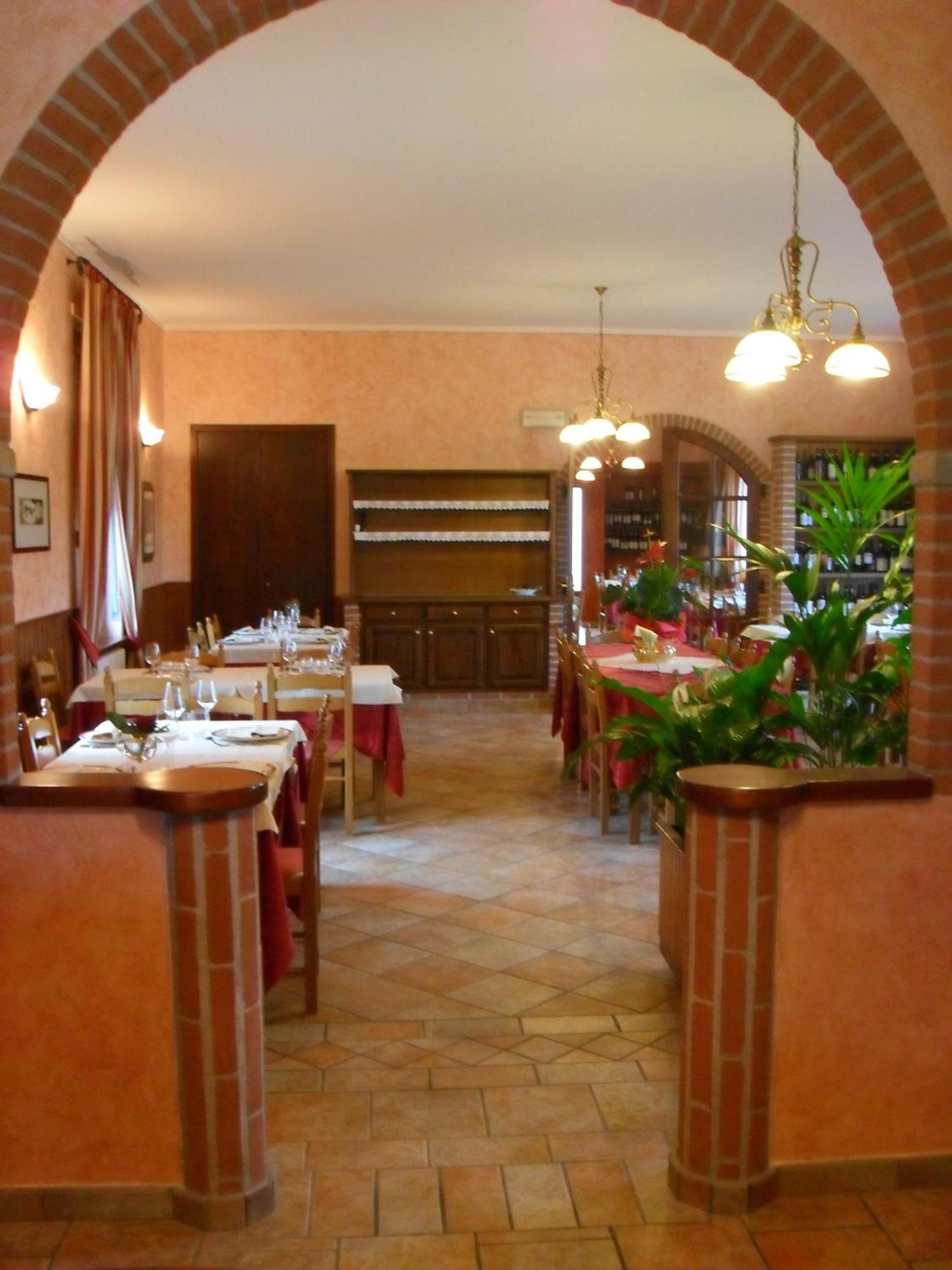 Ristorante Albergo Da Maurizio Cravanzana Exteriér fotografie