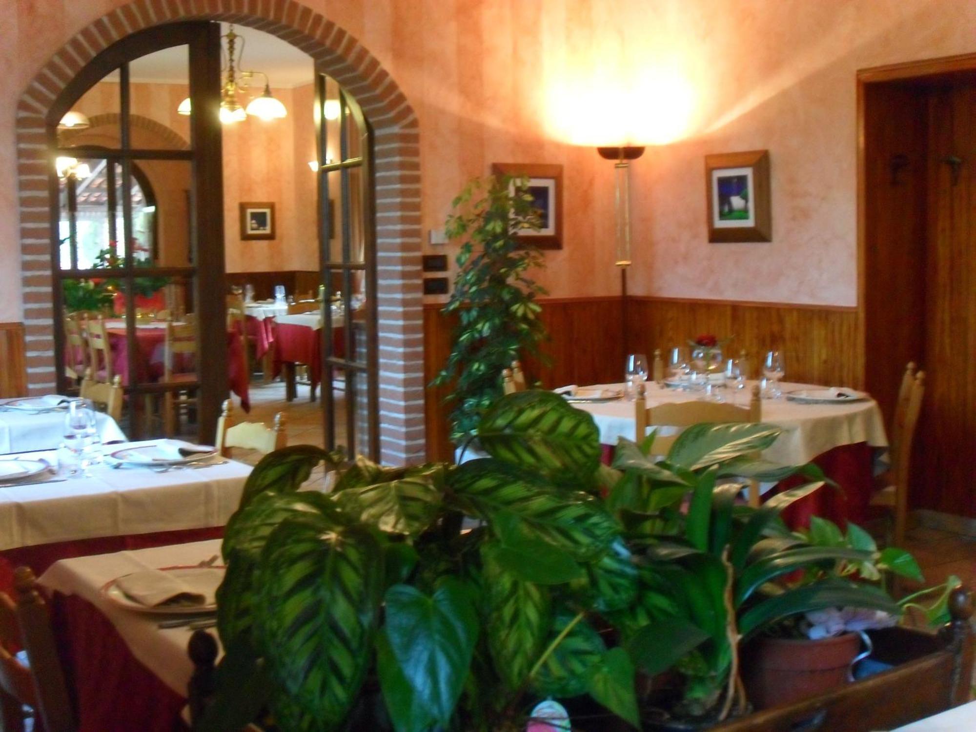 Ristorante Albergo Da Maurizio Cravanzana Exteriér fotografie