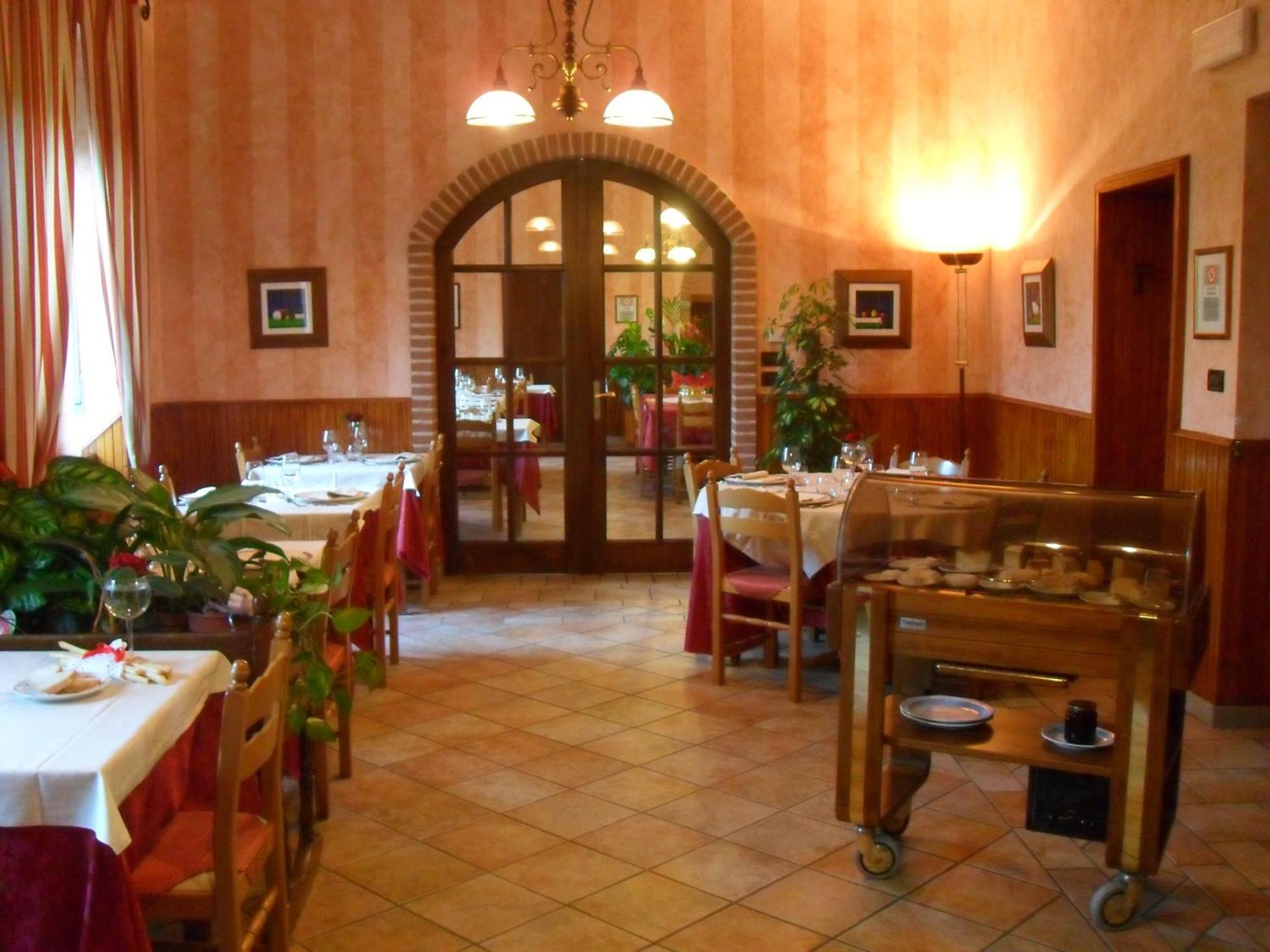 Ristorante Albergo Da Maurizio Cravanzana Exteriér fotografie