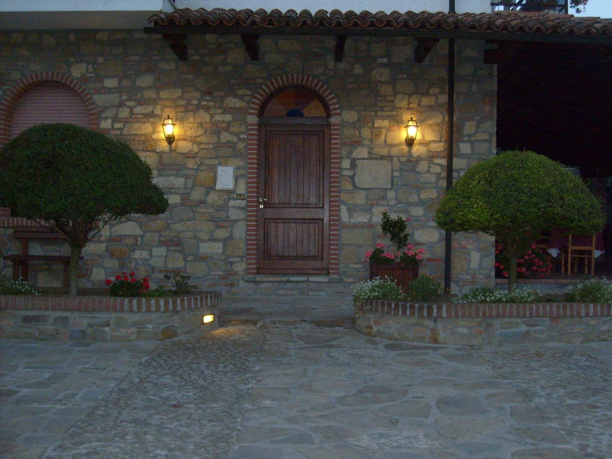 Ristorante Albergo Da Maurizio Cravanzana Exteriér fotografie